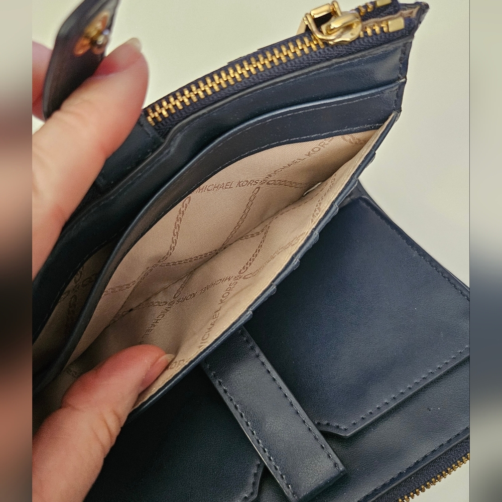 Michael Kors Large Ombré Wristlet - Picture 13 of 16